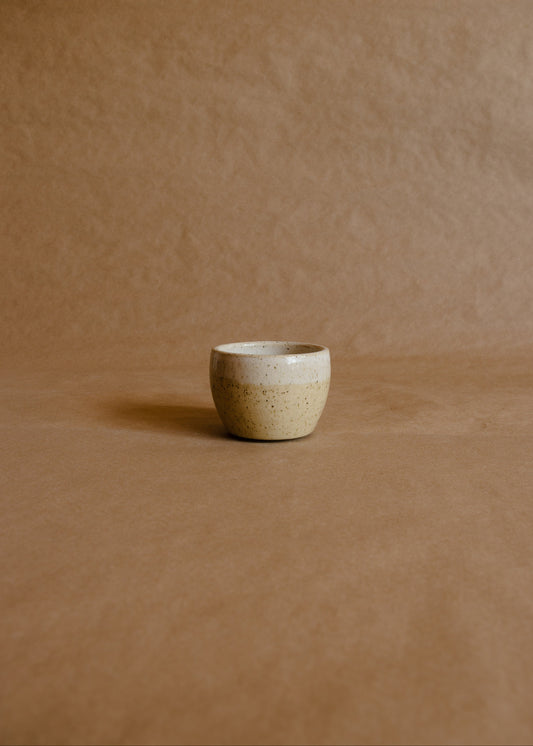 Taza individual sin asa pequeña vaguada